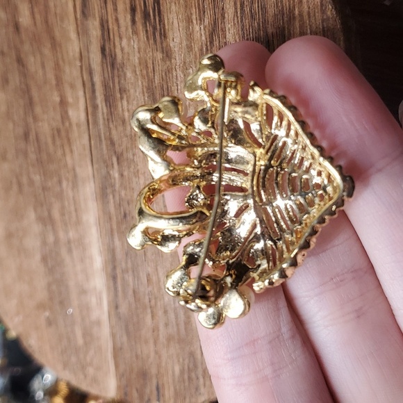 B826 trifari‎ pearl flowers basket brooch missing few pearls note condition - Picture 3 of 3